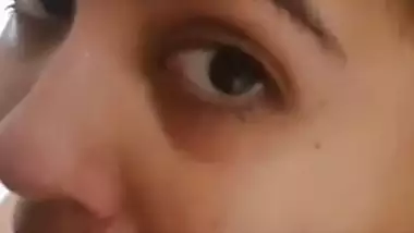 Seductive eyes girlfriend Indian blowjob in nudity