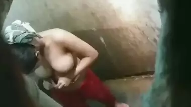 virgin sister caught bathing by bro viral FSI xxx